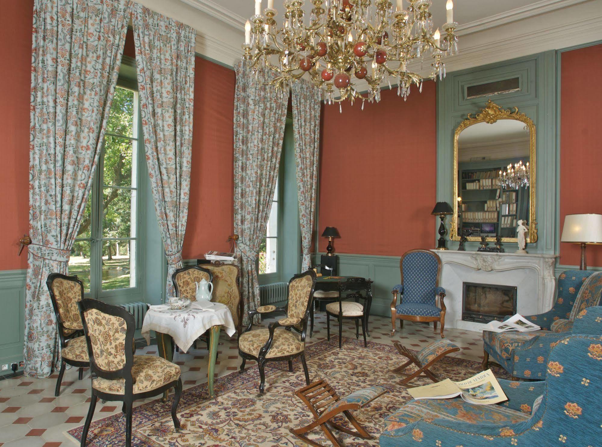 Chateau Juvenal Hotell Saint-Hippolyte-le-Graveyron Exteriör bild